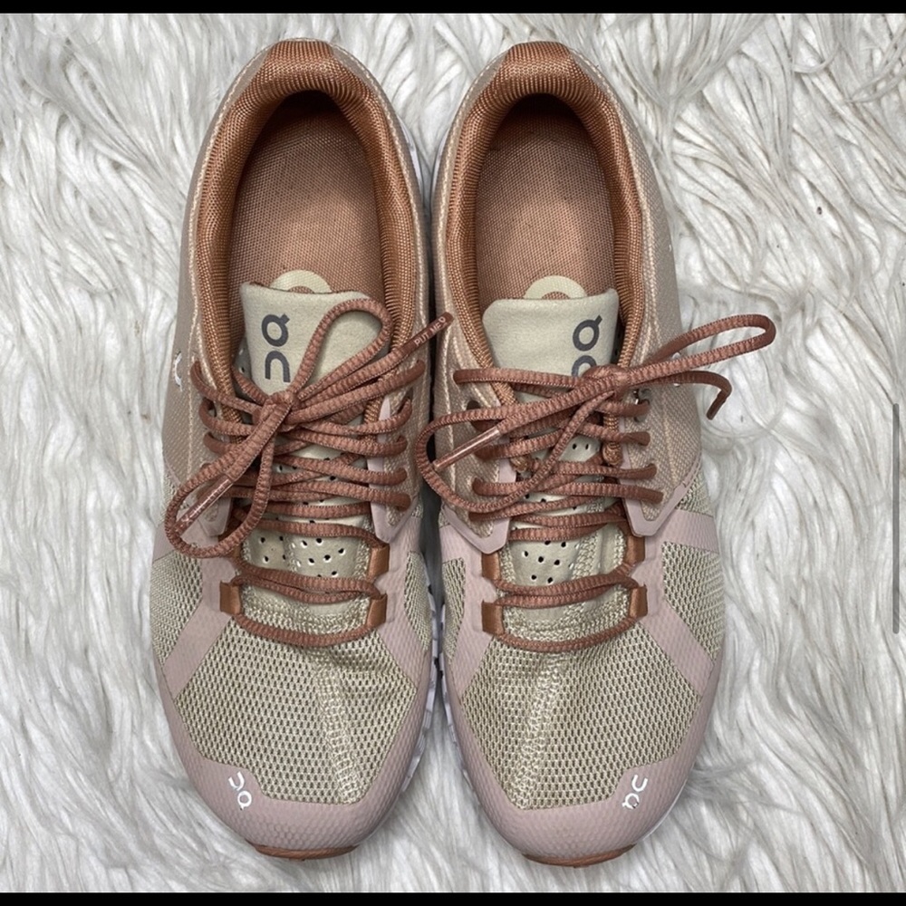 On Cloud rose/sand athletic shoes